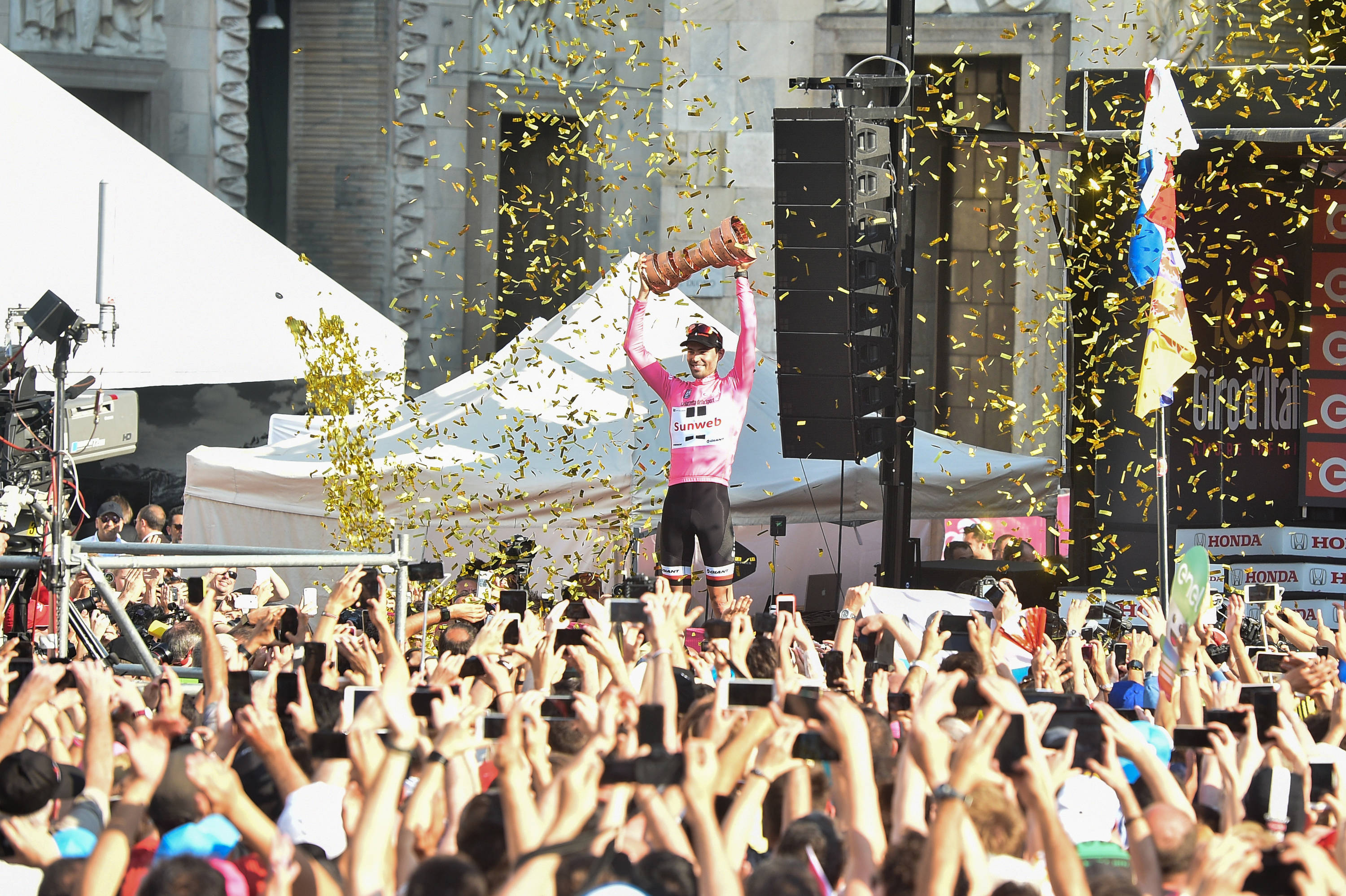 dumoulin 2017 giro trofej fans rcsf