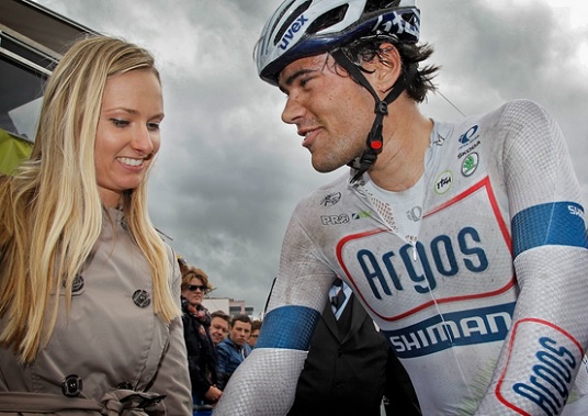 Tom Dumoulin so svojou priateľkou Thanee dumoulin-tom-manzelka-2012