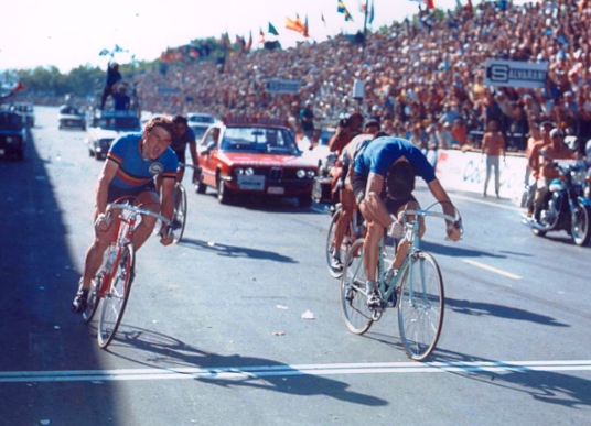 Špurt MS 1973: Freddy Maertens - Felice Gimondi (© gimondibike.it) gimondi-ms-1973-spurt