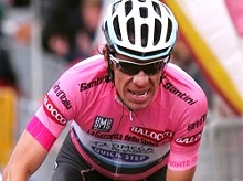 uran-giberto-giro-ruzovy