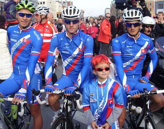 Peter Sagan a bratia Velitsovci pred štartom (© Rastislav Šaling, Cycling-Info.sk) ms-2011-pred-startom-slovaci