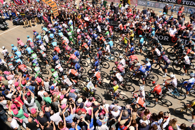 Giro dnes zavítalo na prašné cesty: Alaphilippe tesne prehral so Sánchezom, Pogačar ustál útoky Plappa, Bardeta či Ineosu v rúžovej
