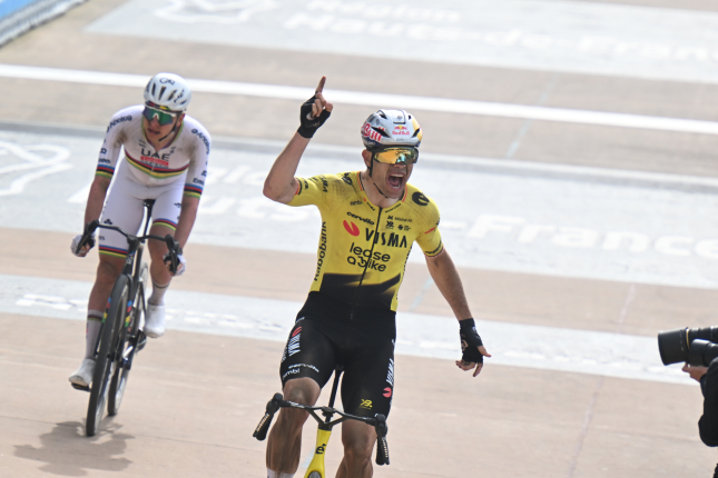 Roubaix: Pogačar nezlomil rekordy, Van Aert to s ním vydržal do konca, Kubiš po problémoch 85.