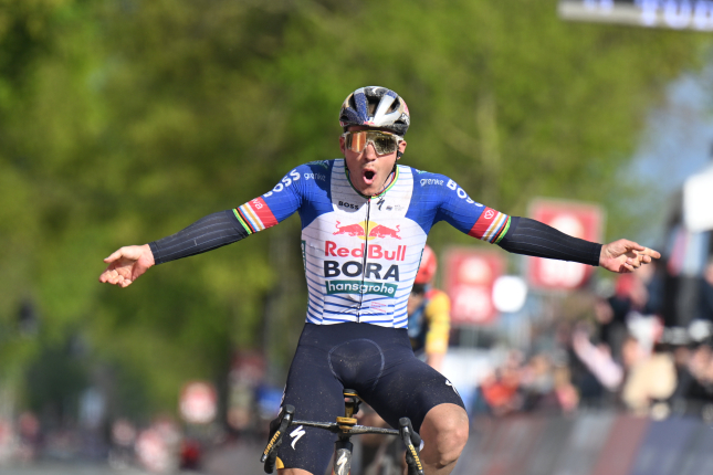 Amstel Gold Race pre Evenepoela. Skjelmoseho sa nezbavil, ale zdolal ho v dojazde