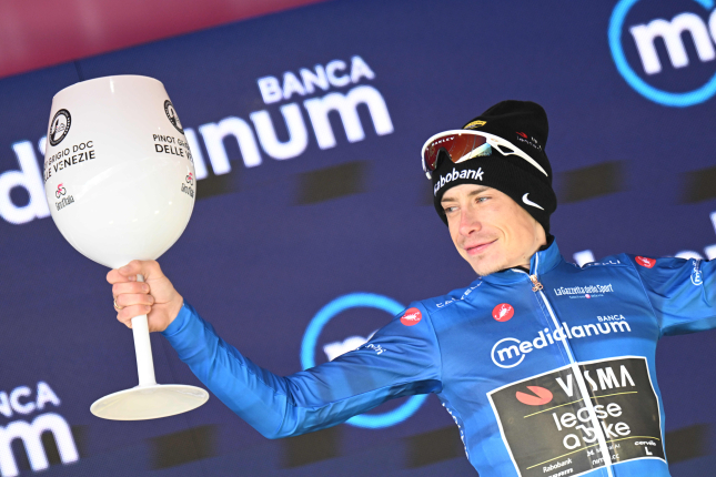 Giro: Vingegaard s druhým triumfom, Gall bojoval. Nezlomný Eulálio pokračuje v ružovom
