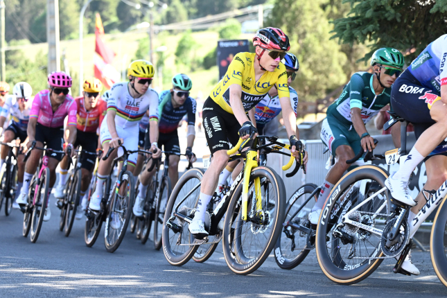 Reakcie po 3. etape Tour: UAE to museli skúsiť, Pidcockovi bolo teplo, Carapaz nejde na GC