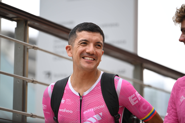 Sumár týždňa: Carapaz a Ganna v nových dresoch, Soudal presedlá na Meridu a AI bude pomáhať rozhodcom