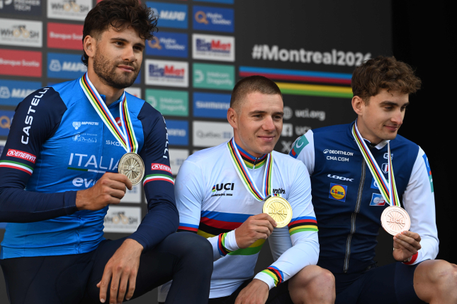 Časovka mužov Elite: Evenepoel suverénnou jazdou získal rekordný štvrtý titul v rade, pódium doplnili Ganna a Seixas