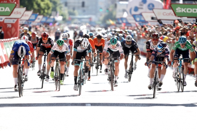 Vuelta: Prvú šprintérsku etapu ovládol Jasper Philipsen a obliekol sa do zeleného dresu