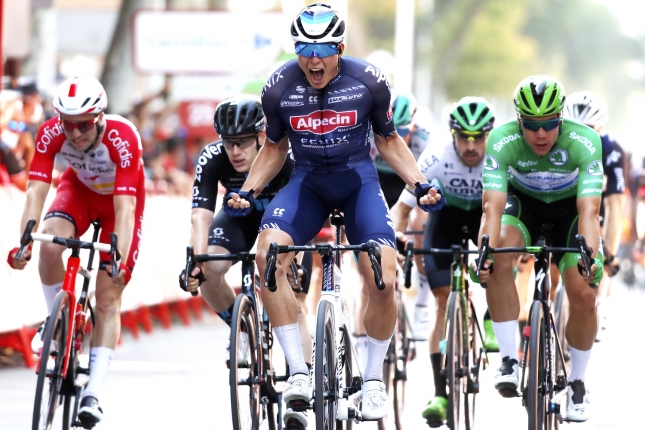 Vuelta: Jasper Philipsen získal druhé etapové víťazstvo, Taaramäe prišiel po páde o červený dres