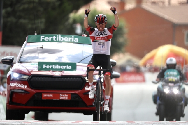Vuelta: Po dlhom sóle triumfoval Majka, Eiking naďalej červený, Yates získal pár sekúnd