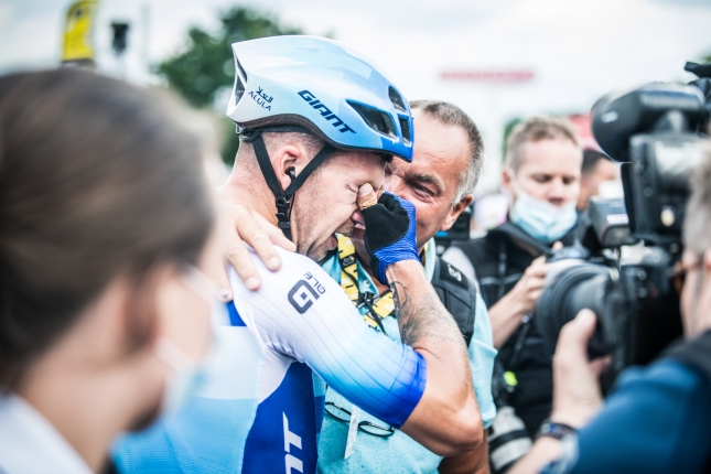Reakcie po tretej etape: Sagan okomentoval Van Aertov pohyb, líder pretekov sa už smeje z druhých miest