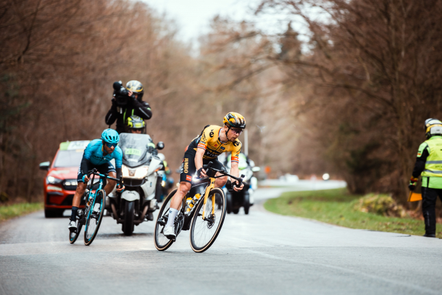 Omloop Het Nieuwsblad: Únik favoritov stiahol balík, neskorým atakom sa presadil Tratnik, na pódiu aj Politt a Van Aert