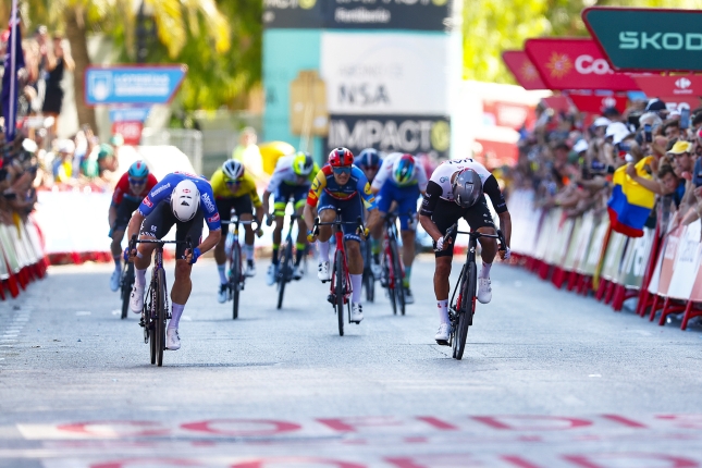 Vuelta: V prvej šprintérskej etape zvíťazil Groves, Buitrago aj Coquard spadli, v Top 10 nastali menšie zmeny