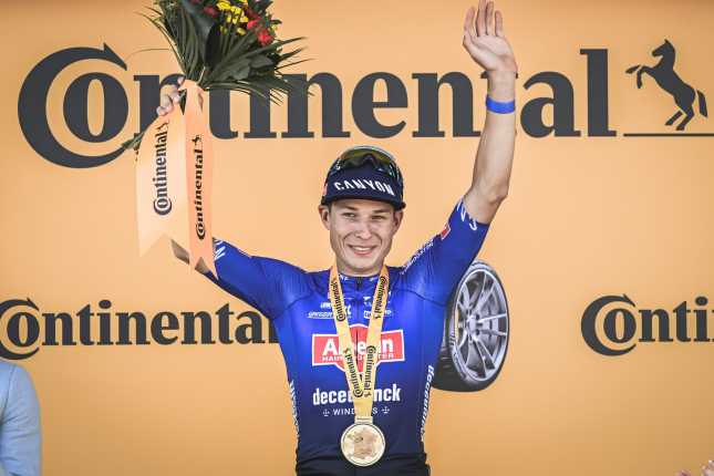 Tour: V upršanej etape opäť zvíťazil Philipsen aj bez pomoci Van der Poela, Sagan ôsmy