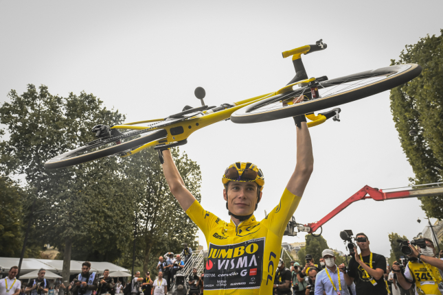 Tour: Sagan skončil vo svojej poslednej etape jedenásty, Philipsena tesne zdolal Meeus, Vingegaard oslavoval