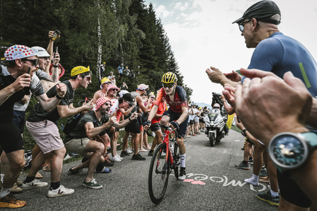 Reakcie po 14. etape: Rodríguez veľmi riskoval v zjazde, Pogačar sa už vidí v 3. týždni, Cosnefroy s veľkou oslavou