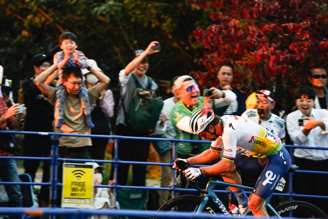 Sumár týždňa: Skvelý Sagan na pódiu v Japonsku, doping v Jumbe či prvý Mongol v profipelotóne