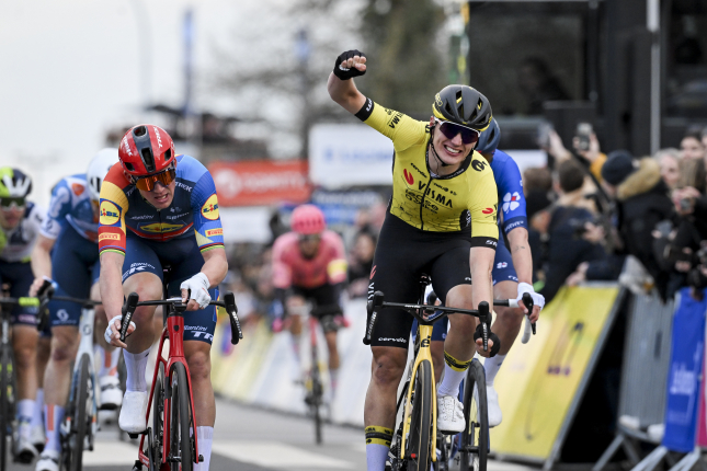 Paríž - Nice: V prvej etape Kooij na páske porazil Pedersena, Bernal, Evenepoel a Jorgenson získali bonifikácie