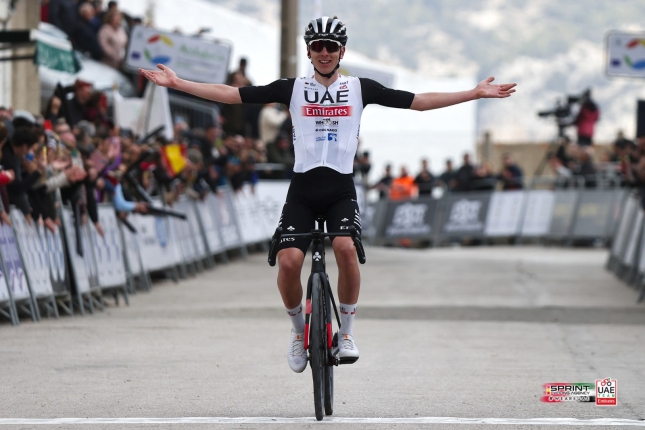 Amstel Gold Race: Pogačar po dlhom sóle s ďalším triumfom, na pódiu aj Healy a Pidcock, Svrček po páde odstúpil