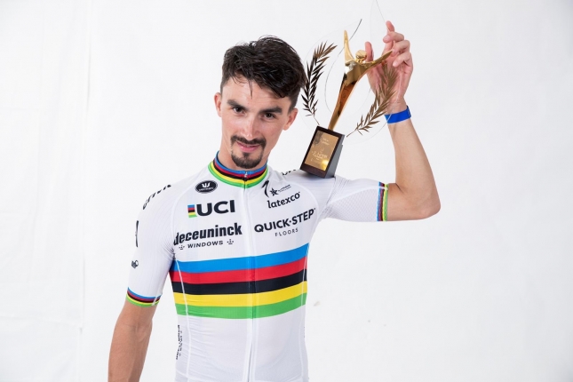 Vianoce u profíkov: Cyklokrosári súťažia, Thomas pozerá rozprávky, Sagan so zábavným príhovorom