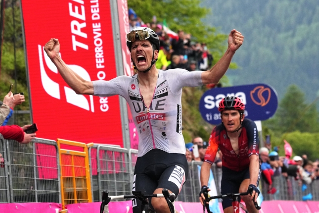 Giro: Po dni voľna prišiel brutálny deň v horách, Thomas s Almeidom zlomili Rogliča, Brit ružový, Portugalčan s etapou
