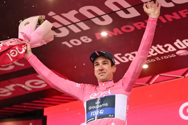 Giro: O triumf bojoval únik, fotofiniš prisúdil druhý triumf Denzovi, do ružového dresu ide Armirail