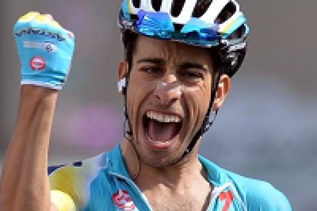 Giro: Astana vyhrala ďalšiu etapu, dočkal sa aj Aru a je druhý v GC