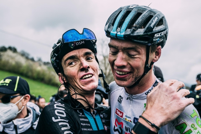 Okolo Álp: Po dlhom úniku zvíťazil Pinot, Bardet celkovým víťazom pred Storerom
