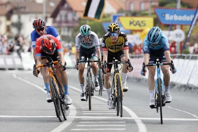 Baskicko: Po útoku v zjazde sa radoval Ion Izagirre, McNulty vyzliekol Rogliča