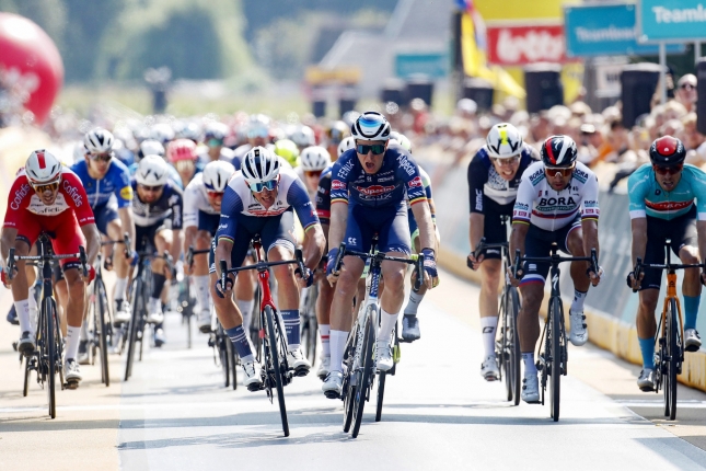 Okolo Beneluxu: Štvrtú etapu vyhral Merlier, na páske porazil Pedersena, Sagan na štvrtom mieste.