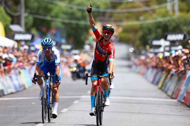 TDU: V najťažšej etape zvíťazil Pello Bilbao, novým lídrom sa stal Jay Vine