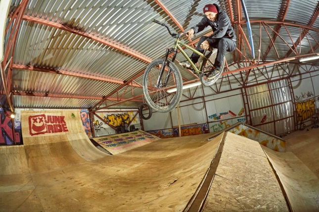 BMX Piešťany: Bagre sa môžu vrátiť, vďaka grantu z Fondu revitalizujeme „Pozemok“