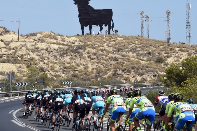 Vuelta: 4. etapu získal v úniku Calmejane, lídrom Atapuma, favoriti skončili pri sebe