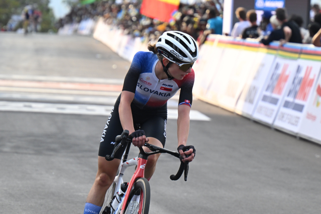 V hromadných pretekoch má Viky druhú šancu na cenný kov, u mužov favoritmi Evenepoel, Del Toro a Seixas