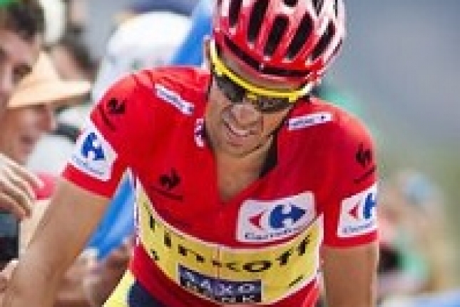 V kráľovskej etape triumf Contadora. Rozhodcovia vylučovali za bitku
