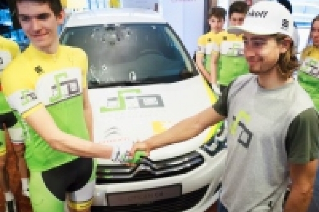 Peter Sagan podporil žilinské korene a užíva si dúhový dres