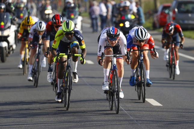 Reakcie po E3: Ineos a Quick-Step v porazeneckej nálade, Girmay zažil snovú premiéru na kockách