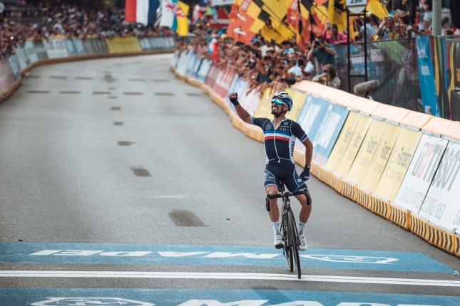 Alaphilippe skúsi v nedeľu vyrovnať Saganov rekord, proti však bude celá smotánka svetovej cyklistiky