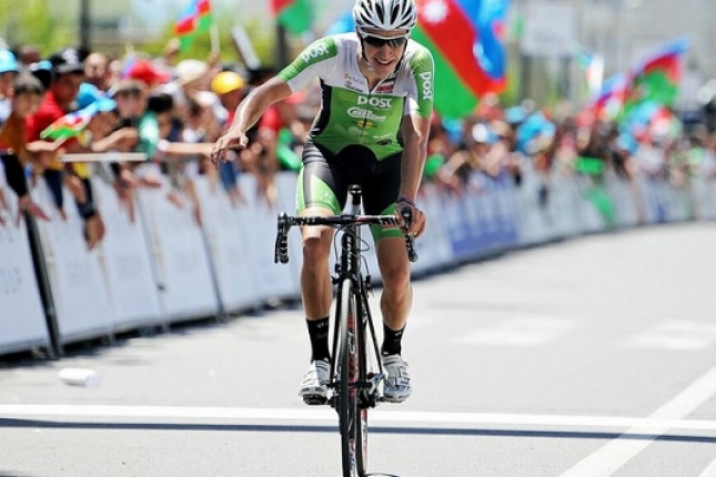 V tretej etape pod Kaukazom lišiacky triumf Edmondsona, ktorého nechceli v Sky