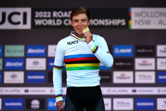 Evenepoel hlavným favoritom na zisk titulu, zobrať mu ho môžu van Aert aj Pogačar