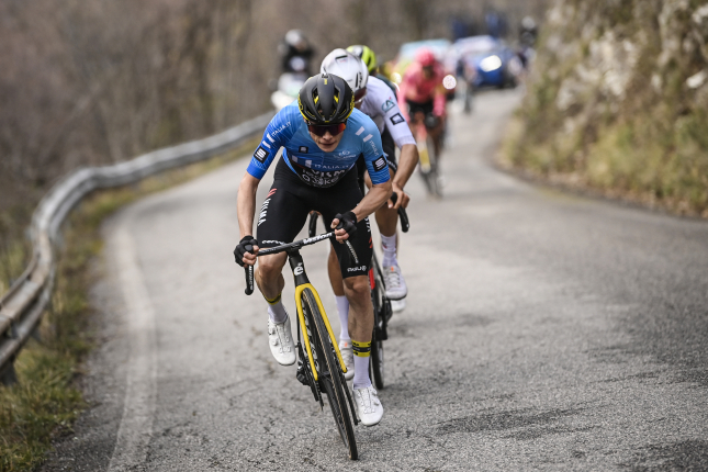 Tirreno: Kráľovská etapa korisťou Vingegaarda. Ayuso mu aspoň skúsil vzdorovať, Del Toro s ďalšou skvelou jazdou