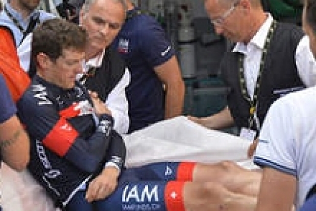 Pády na Tour pokračujú, favoriti len s odreninami, Froome potvrdil zlomeniny