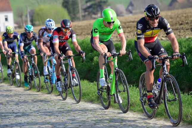 E3 Harelbeke: Sagan mal vo finále pád, hrdinský únik dotiahol do konca Avermaet