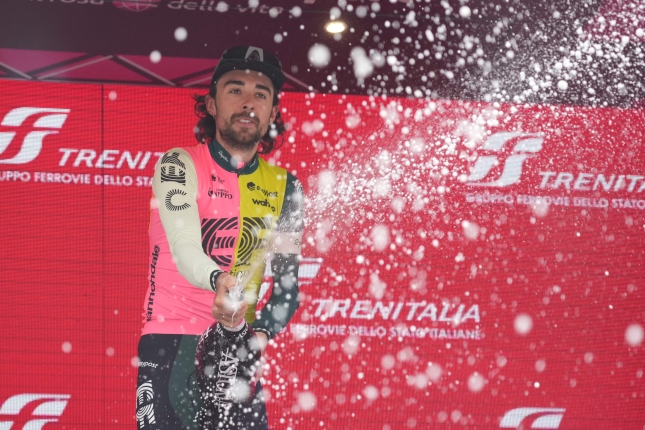 Giro: V ťažkej etape vyhral sólovo Healy, Roglič a Ineos sa zbavili Evenepoela, Leknessund udržal vedenie
