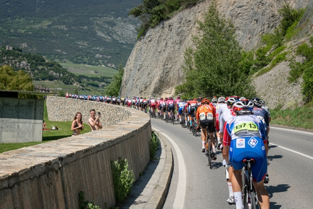 Švajčiarsko: Sagan sa cez prudký kopec nedostal v hlavnej skupine, Impey porazil Matthewsa