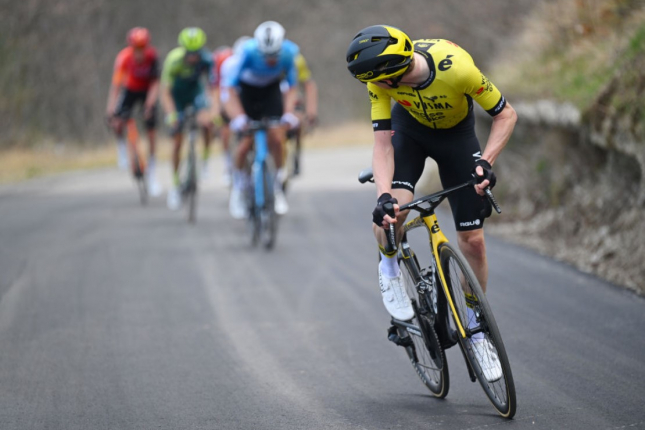 Tirreno ponúklo prvý súboj vrchárov: Vingegaard vyhral po 30-kilometrovom sóle, ohúril Isaac Del Toro
