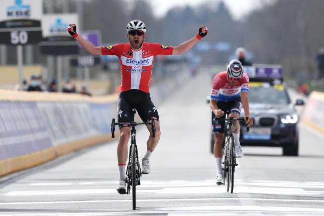 Okolo Flámska: Asgreenovi sa v špurte podarilo zdolať Van der Poela, Sagan 15.