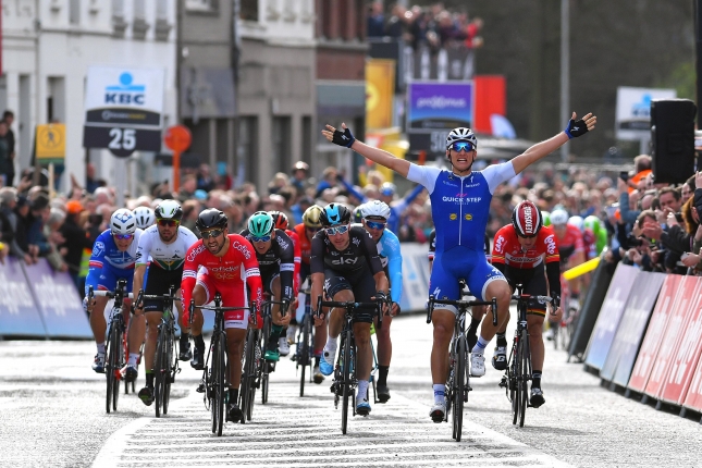 Scheldeprijs: Raduje se opäť Kittel. Všetci Slováci v závere pracovali pre tím