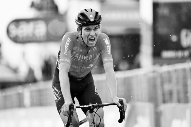 Gino Mäder podľahol zraneniam zo včerajšieho pádu na Tour de Suisse